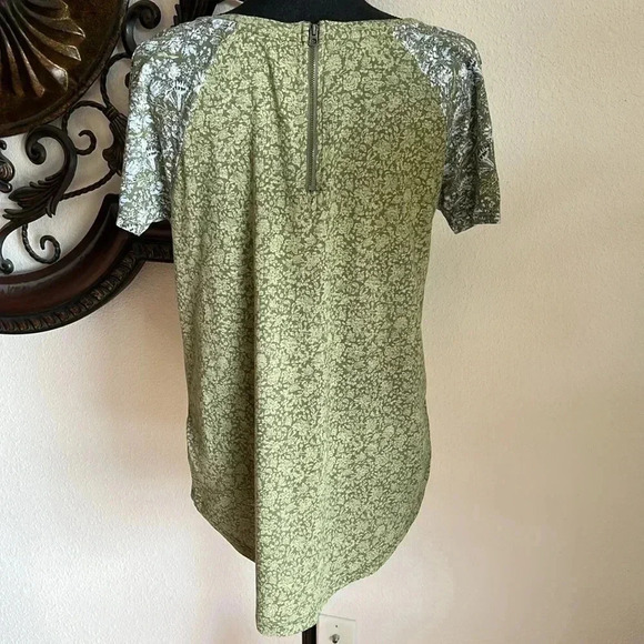 Lucky Brand Women’s Green Floral Short Sleeve Top Size Medium - Picture 5 of 13